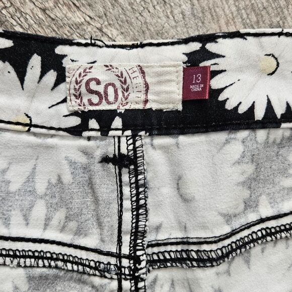 SO Sunflower Shorts Size 13 - Picture 6 of 9